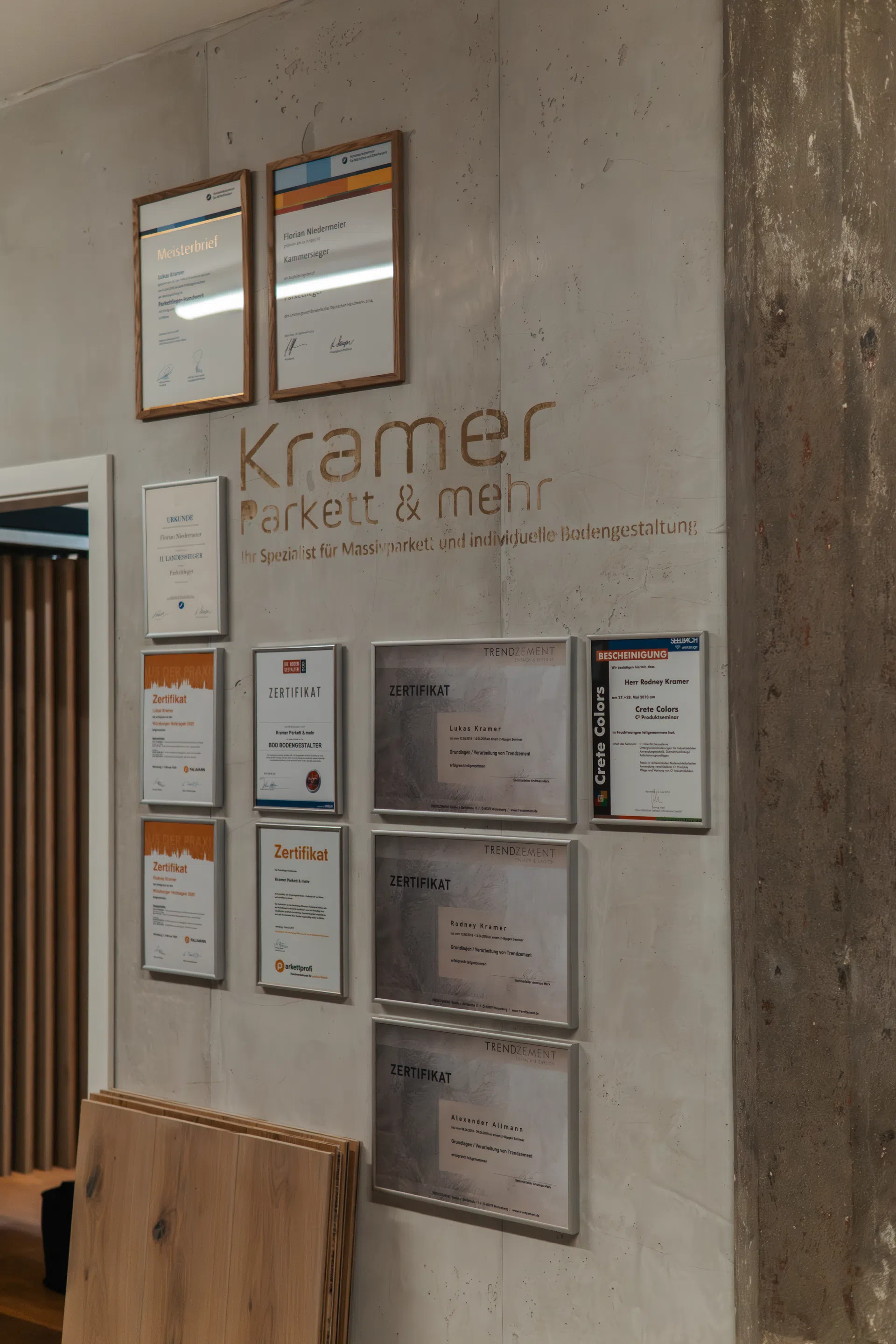 Ausstellung von Kramer Parkett mit Parkettmustern und Bodenbelägen - Bild 20