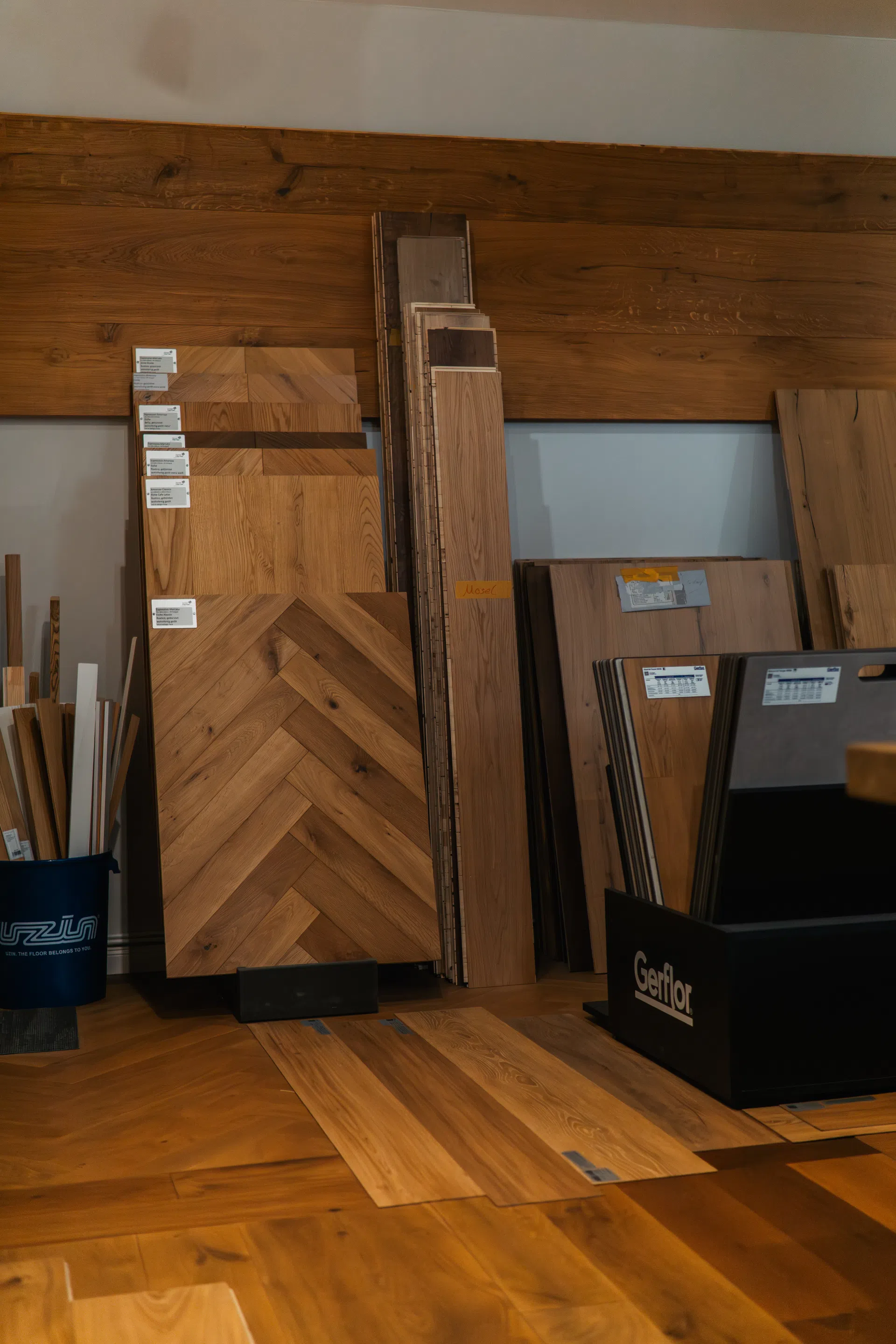 Ausstellung von Kramer Parkett mit Parkettmustern und Bodenbelägen - Bild 14