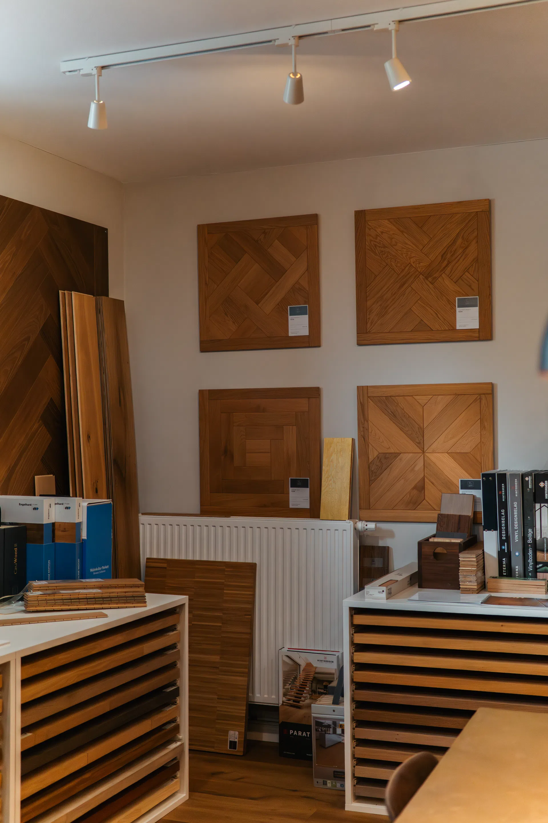 Ausstellung von Kramer Parkett mit Parkettmustern und Bodenbelägen - Bild 13