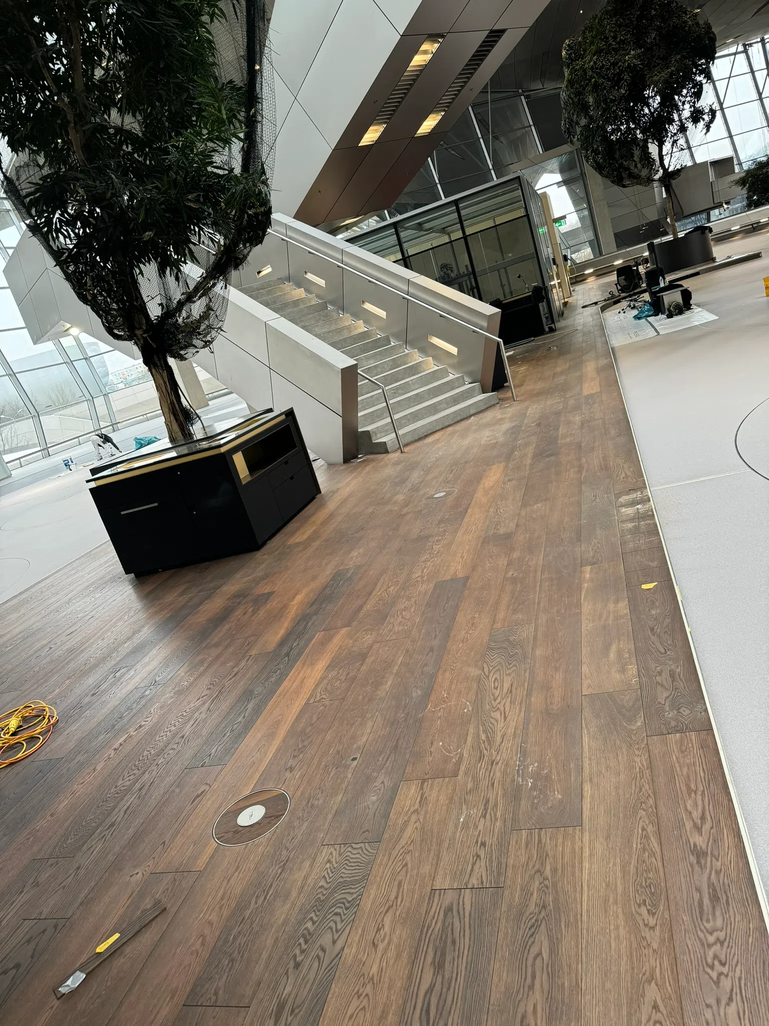 BMW Welt Parkett Reparatur mit neu gebürsteter und geölter Oberfläche von Kramer Parkett - Bild 4