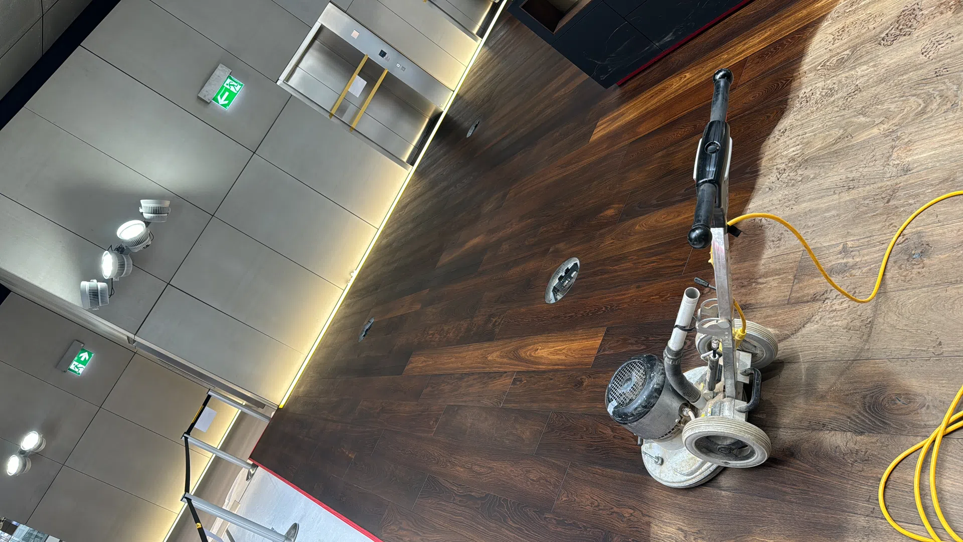 BMW Welt Parkett Reparatur mit neu gebürsteter und geölter Oberfläche von Kramer Parkett - Bild 8