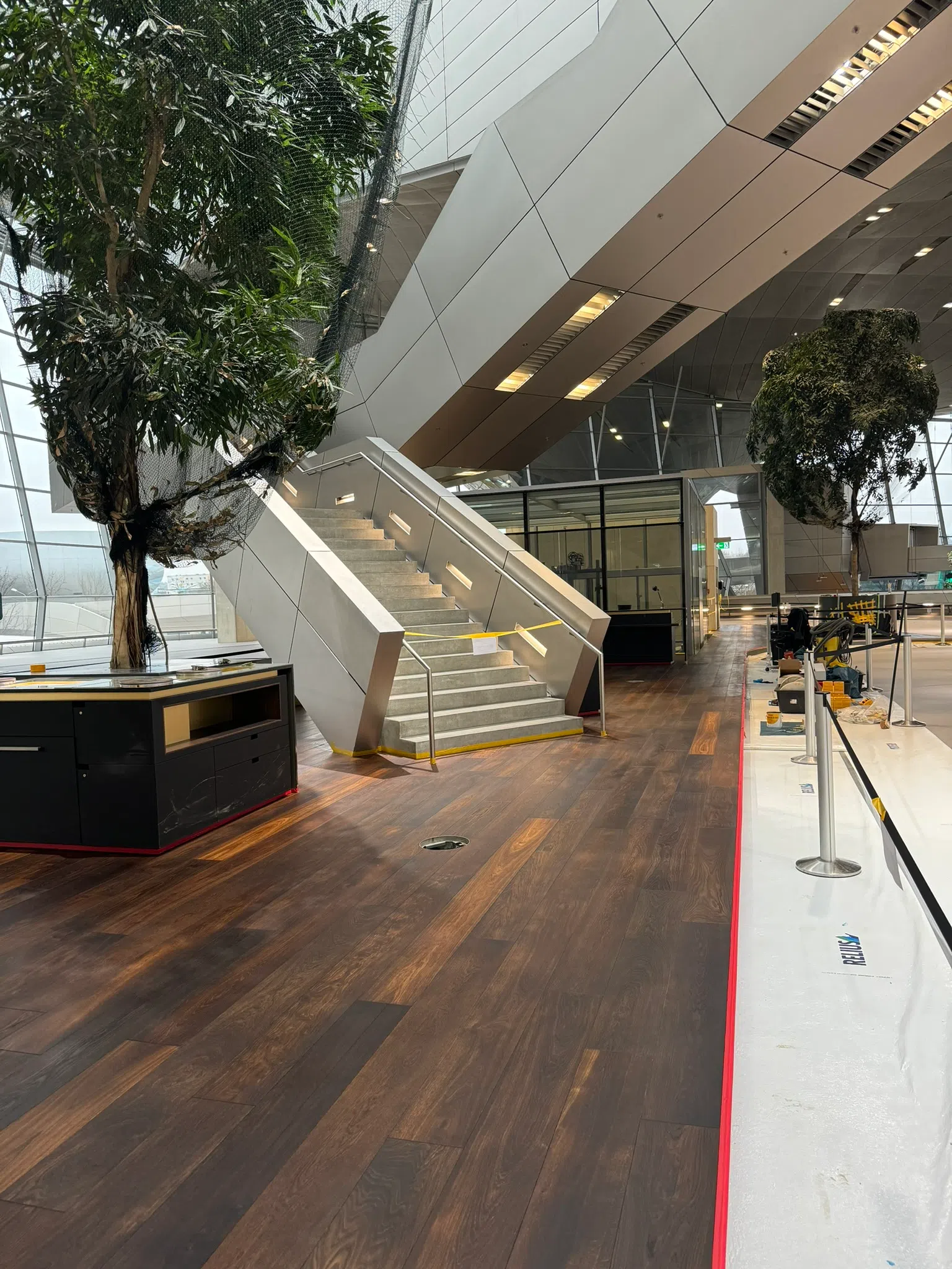 BMW Welt Parkett Reparatur mit neu gebürsteter und geölter Oberfläche von Kramer Parkett - Bild 12