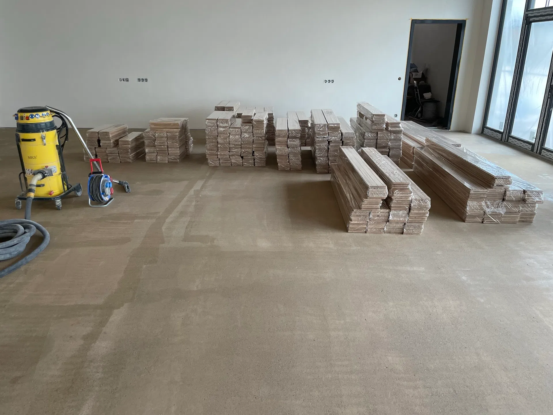 Neubau Saal Gasthof Kampenwand in Bernau von Kramer Parkett - Bild 2