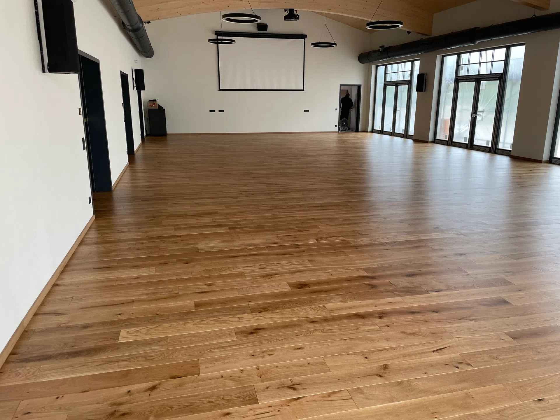 Neubau Saal Gasthof Kampenwand in Bernau von Kramer Parkett - Bild 8