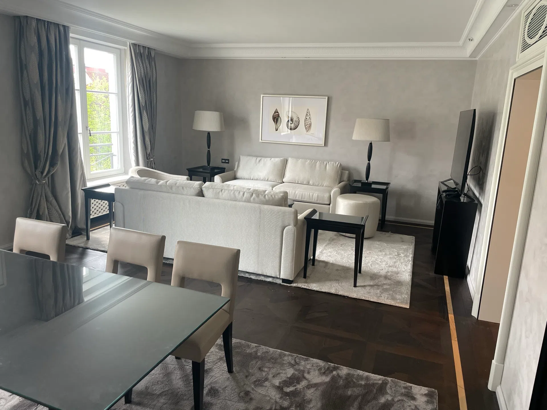 Tafelparkett im Bayerischen Hof in der Paris Suite von Kramer Parkett - Bild 19