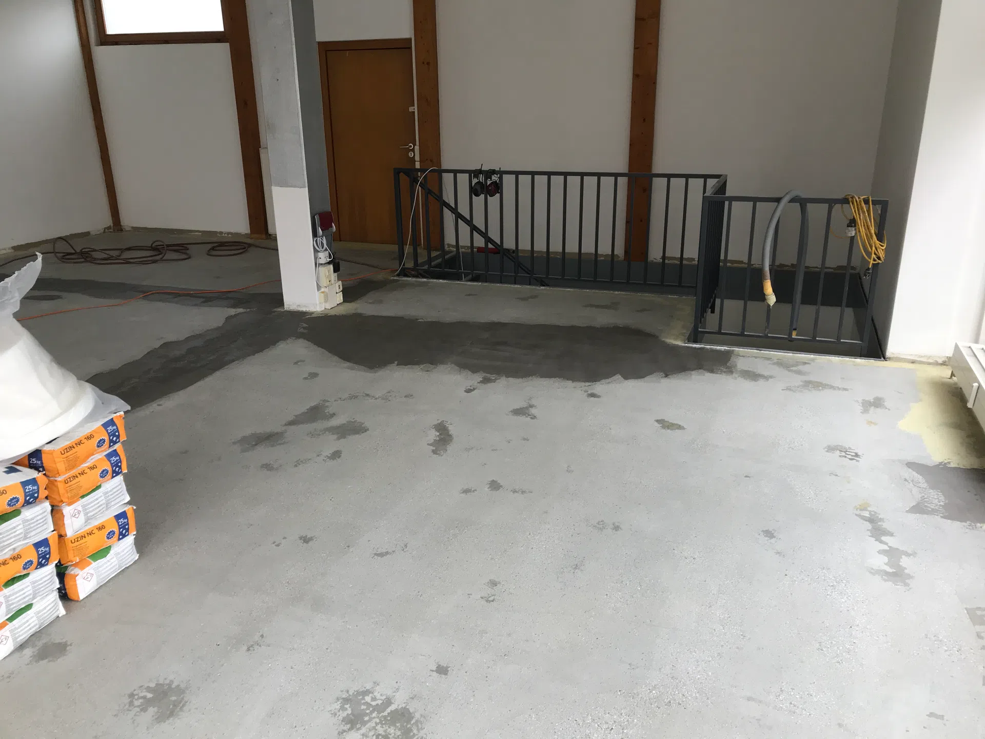 Vinylarbeiten bei Amazing Brautmoden von Kramer Parkett - Bild 4
