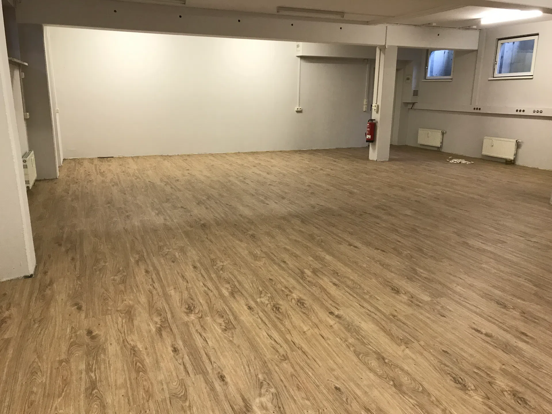 Vinylarbeiten bei Amazing Brautmoden von Kramer Parkett - Bild 11
