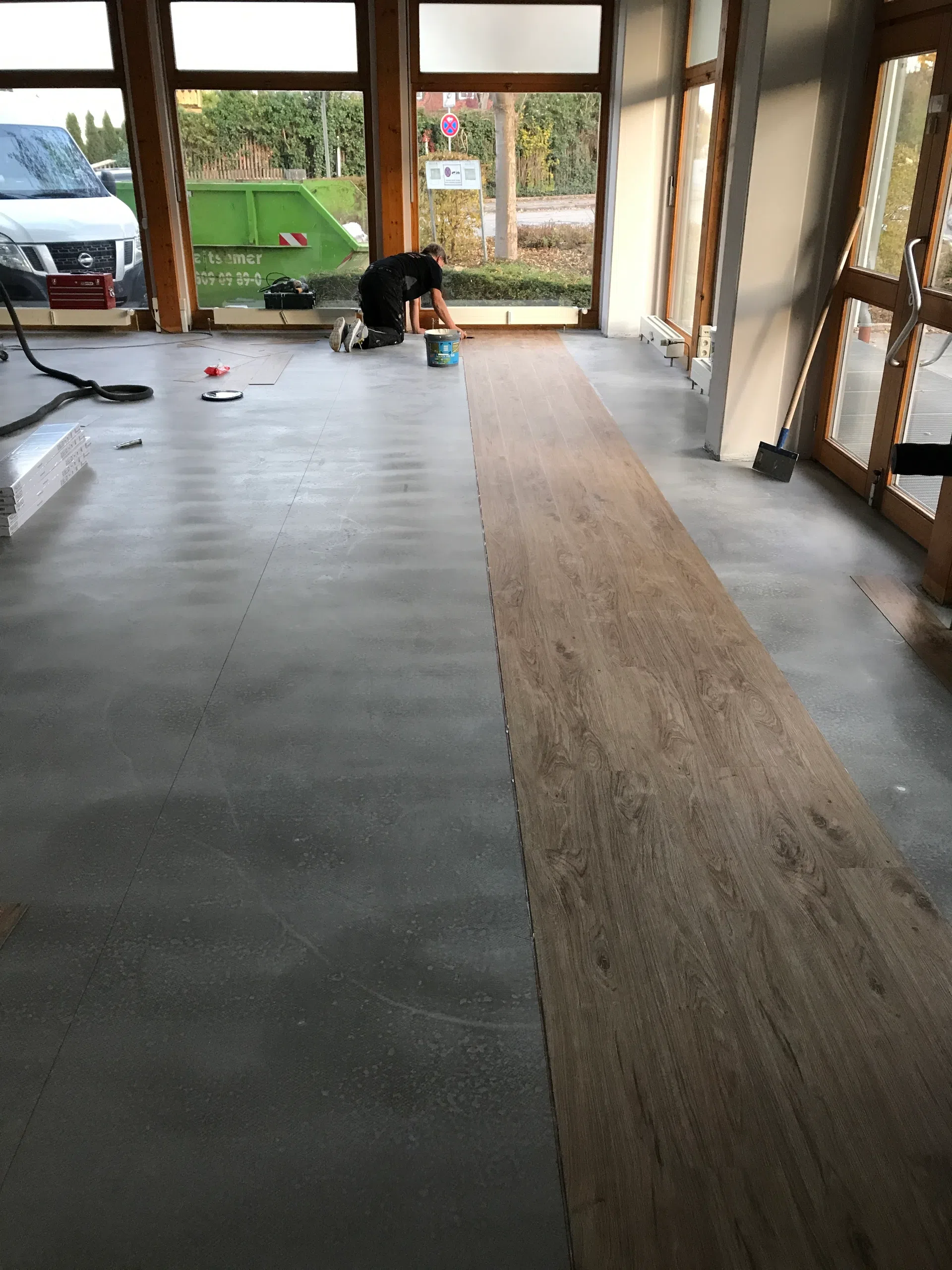 Vinylarbeiten bei Amazing Brautmoden von Kramer Parkett - Bild 12