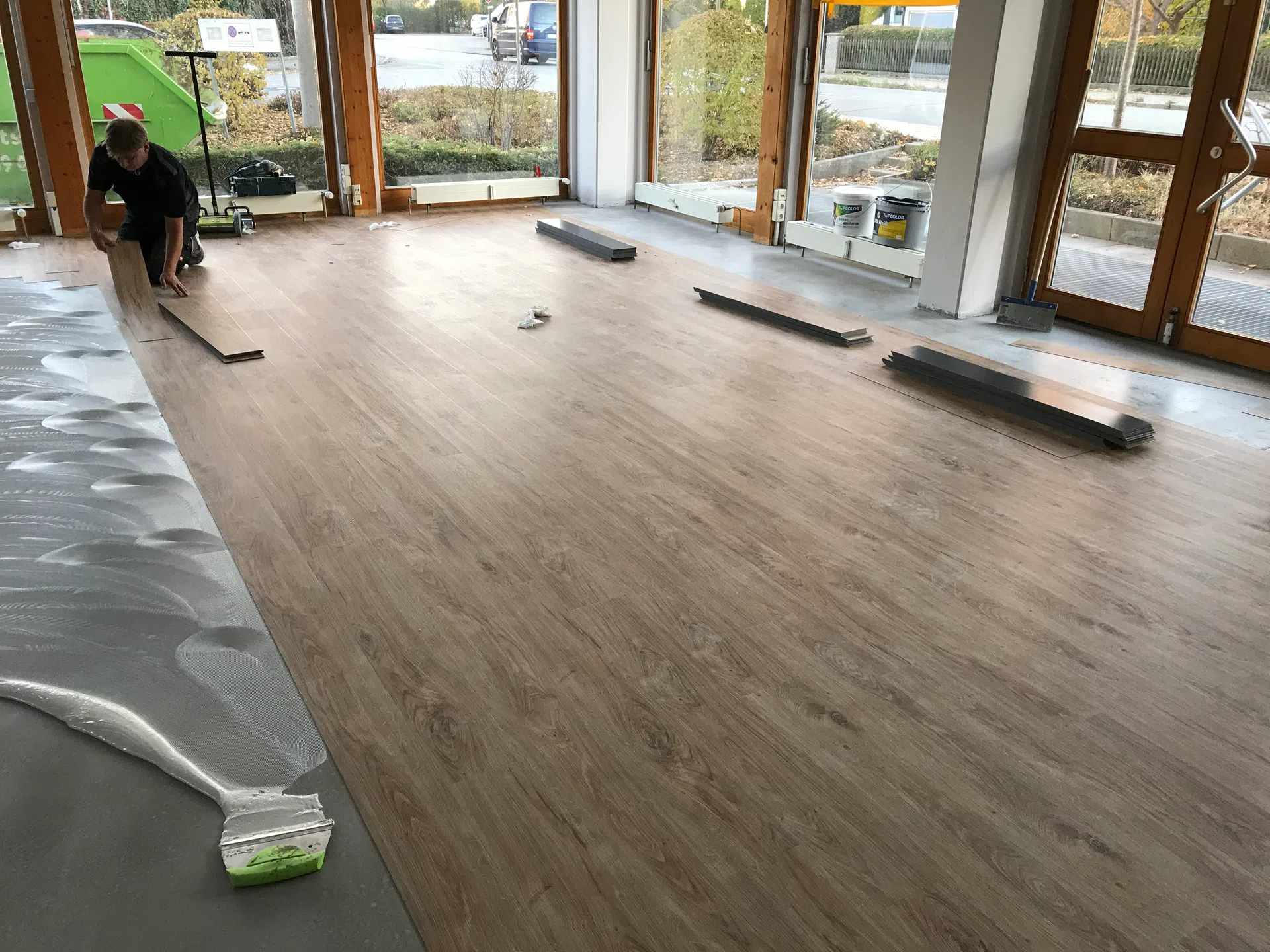 Vinylarbeiten bei Amazing Brautmoden von Kramer Parkett - Bild 13