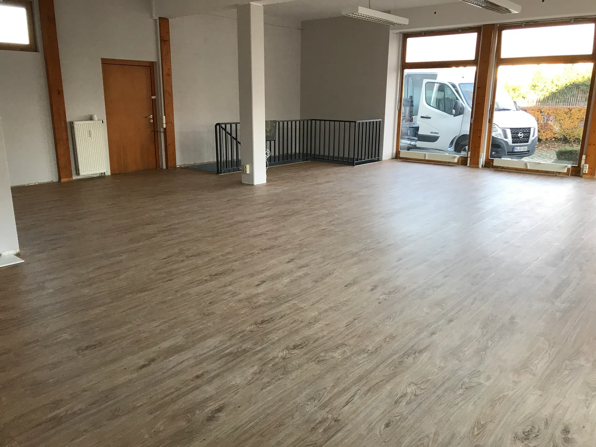 Vinylarbeiten bei Amazing Brautmoden von Kramer Parkett - Bild 14